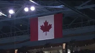 Newman sings "O Canada" at Joe Louis Arena