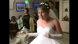 Ну очень пьяная невеста!
