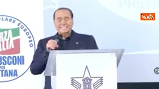 Berlusconi alla Ronzulli: "Licia, sei sempre al cesso"