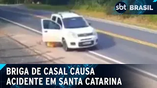 Motorista cai em ribanceira ao perseguir passageiro que se jogou do carro | SBT Brasil (01/05/24)