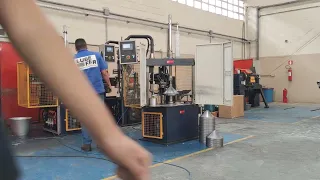 Torno de repuxo CNC vertical