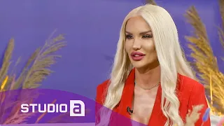 Profesoresha super "hot" ndërmjet shkollës dhe influenceres online