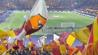 Roma Feyenoord 4-1 "Mai sola mai" cantata da tutto lo stadio live Curva Sud