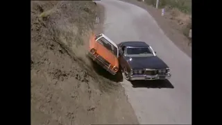 Charlies Angels - Car chase - Sabrima get rammed off a cliff