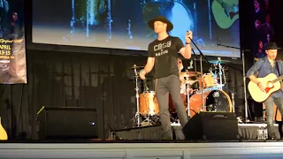 NashCon 2018 - Jensen Ackles sings 'Like a Wrecking Ball'