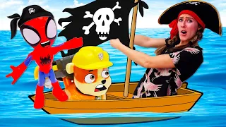 El barco pirata asusta a los juguetes de la Guardería Infantil. Juegos infantiles. Vídeo en español.