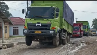 Drama Truk Batubara DAN Sawit Belum selesai di jalan berlobang ini‼️