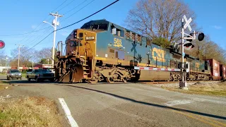 CSX intermodal Train Q038 heading Westbound @ Monroe N.C. With CSXT 585 in the lead 1/1/19.