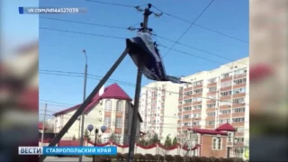 в Ставрополе сильный ураганный ветер.