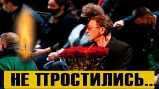Гроб вынесли в мертвой тишине: коллеги не пришли проститься с актером Писаренко!