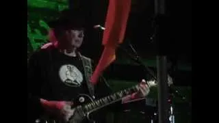 Neil Young & Crazy Horse - Roll Another Number (For The Road) (The O2 Arena, London, 17/06/13)