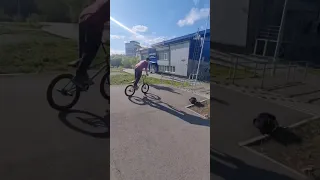 первая хенговая и высокая перила #bmxlife #bmxstreet #bikelife #bmxriding #freestyle #bmxtricks