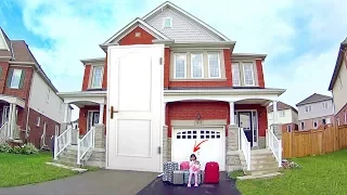 ERA UMA CASA MUITO ENGRAÇADA, NÃO TINHA MÓVEIS, SÓ TINHA PORTAS! ★ TOUR pela Casa Nova no Canadá!