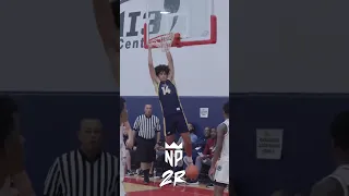 Asa Newell catches the back door lob #shortsfeed #basketballjunkie #basketballhoops #basketball #nba