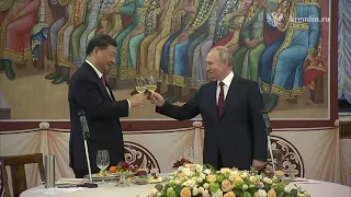 Владимир Путин поднял тост за здоровье Си Цзиньпина