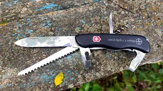 Victorinox Forester - один в лесу