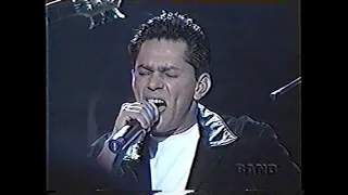 Show Leandro & Leonardo - Leandro & Leonardo cantam "Trem das Sete" num show no Olympia em 1996