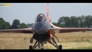 Airshow Volkel F16 AH64 Apache with flares