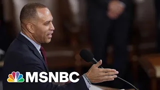 Jeffries thanks Pelosi before handing gavel to McCarthy