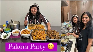 Pakora Party..😋 | दोस्त के घर पर पकौड़े पार्टी की | Rain & pakore perfect combination..☺️😊