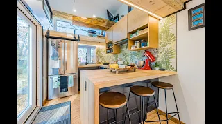 A Luxury Tiny House on Wheels designed for Canadian families - Acorn Tiny Homes - Domek