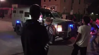 KENOSHA WISCONSIN  POLICE GET CONFRONTED BY ARMS PROTESTERS