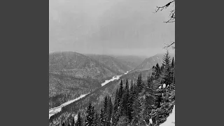 Vieilles montagnes qui dessinent l'horizon