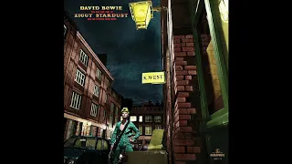 David Bowie - Moonage Daydream