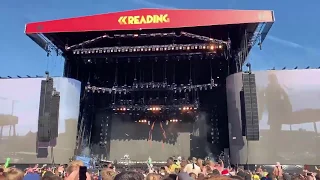 Billie Eilish - bellyache LIVE (Reading Festival 2019)