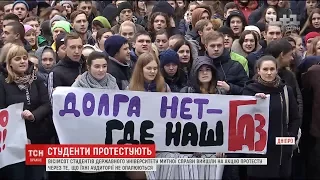 800 студентів вийшли на акцію протесту у Дніпрі, бо їхні аудиторії не опалюються