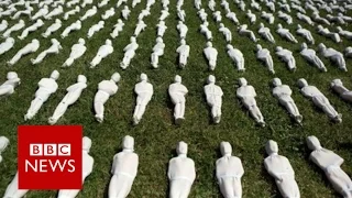 Battle of the Somme: First day's dead marked with 19,240 figurines - BBC News