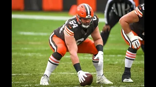 Why Former Browns Center J.C. Tretter Remains Unsigned - Sports4CLE, 8/22/22