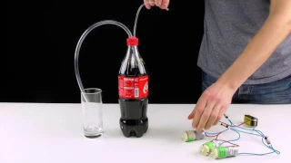 Cómo hacer la máquina de la fuente de soda de Coca Cola con 3 bebidas diferentes   LifeHacks