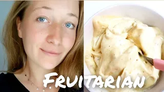 21 year old fruitarian | What I eat in a day. :)