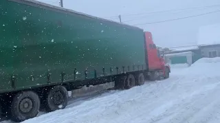 Загрузился обратно на Салехард///поменял трешетки на тенте///помыл салон еще раз