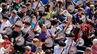 'Big Banjo Bash' brings hundreds of banjo players onto the streets of Mullingar