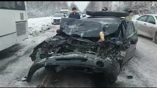 В лобовую с автобусом: смертельное ДТП в Тобольске