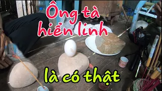 Đá Ông Tà Hiển Linh nhang quay và hột vịt dựng đứng xem mà ớn lạnh