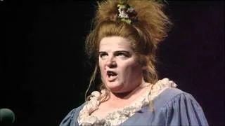 Les Miz 10th Anniversary D1-P9: Jenny Galloway as Madame Thenardier