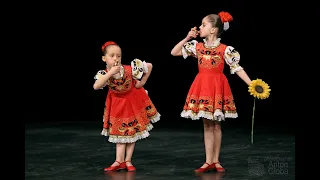 "Золотая хохлома", Ансамбль "Школьные годы". "Golden Khokhloma", Ensemble "School Years".