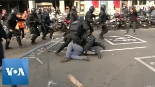 Catalan Separatists Clash with Police, 7 Protesters Detained