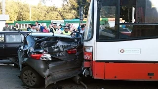 Bus Crashes, Tram Crashes, Trolleybus Crashes compilation 2015 Part 3