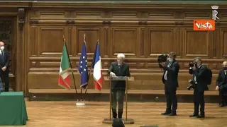 Il presidente Mattarella alla Sorbona inizia il suo discorso in francese