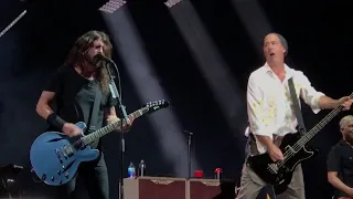 Foo Fighters + Krist Novoselic Play Nirvana's "Mollys Lips!"