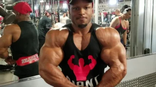 IFBB Pro 212 champ Shawn Clarida trains arms 5 weeks out
