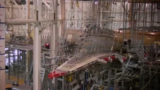 The wings on this Airbus flex way more than they should