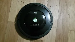 Demo of an iRobot Roomba 805