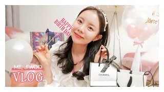 [JIWOO VLOG] Unboxing video of Jiwoo’s birthday gifts