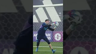 Emiliano Martinez insane training