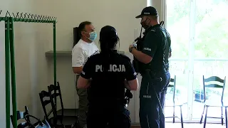 Interwencja policji i ostre słowa sołtysa wsi Sadek na sesji dąbrowskiej Rady Miejskiej/SokółkaTV